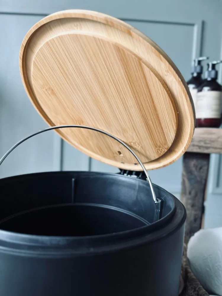 Toiletspand med bambus låg - Sort