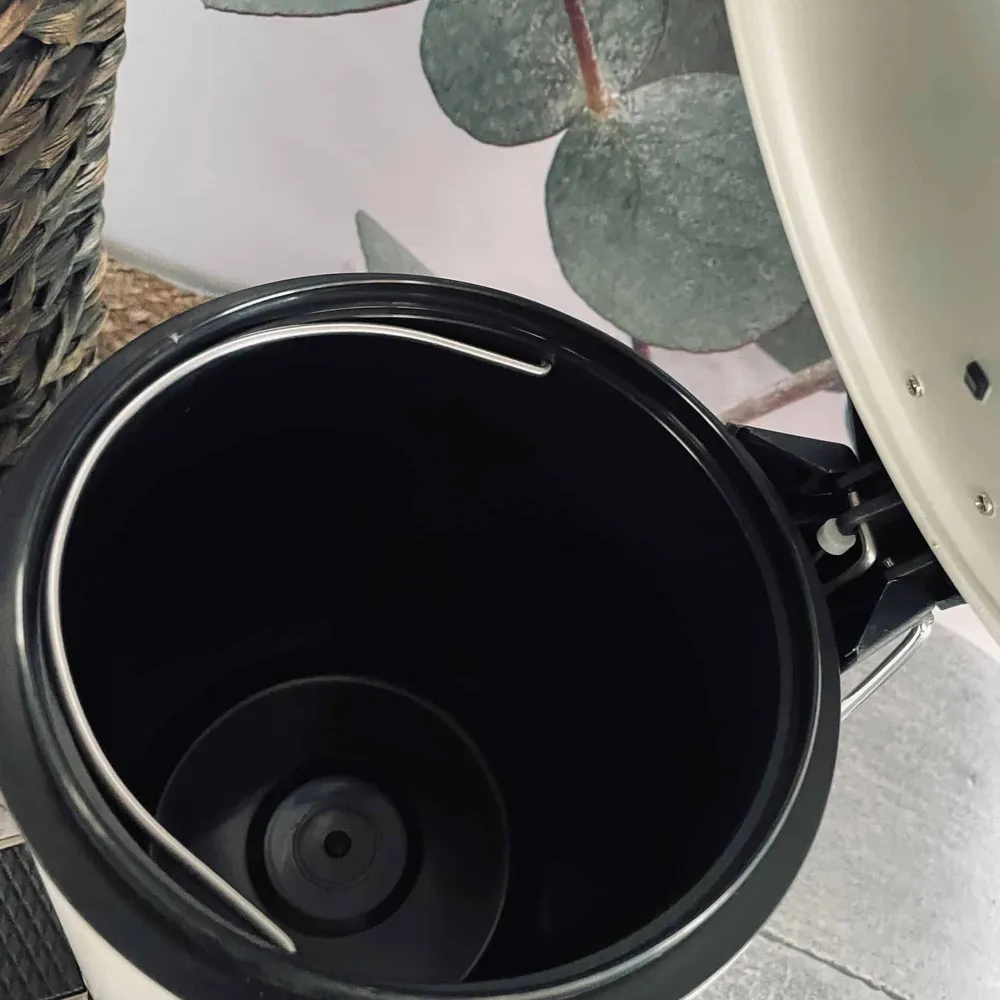 Toiletspand med softclose låg – Hvid 3 liter