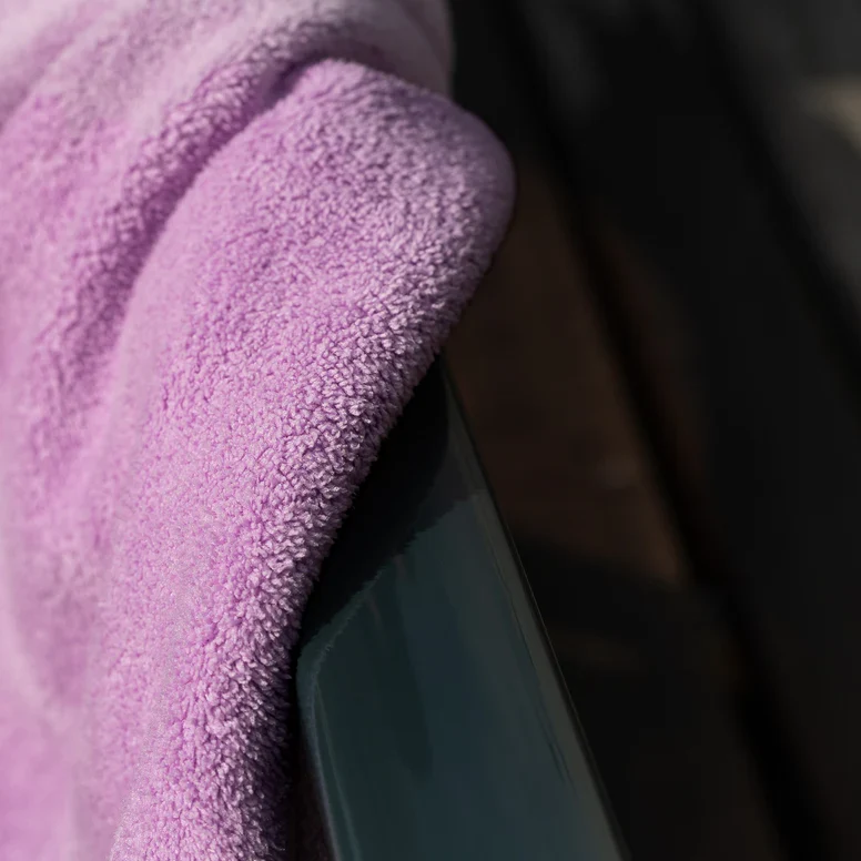 DYNAMISK LUKSUSPOLERINGSKLUD I MIKROFIBER