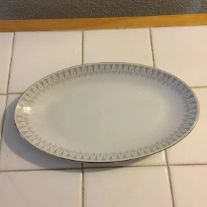 Bavaria. Kongeå, Oval asiet 24 cm.