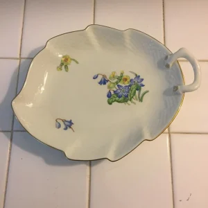 Bing & Grøndahl. Njal, Asiet blad 22 cm. #199