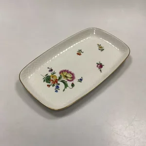Bing og Grøndahl Saksisk Blomst, Creme Bakke No. 96