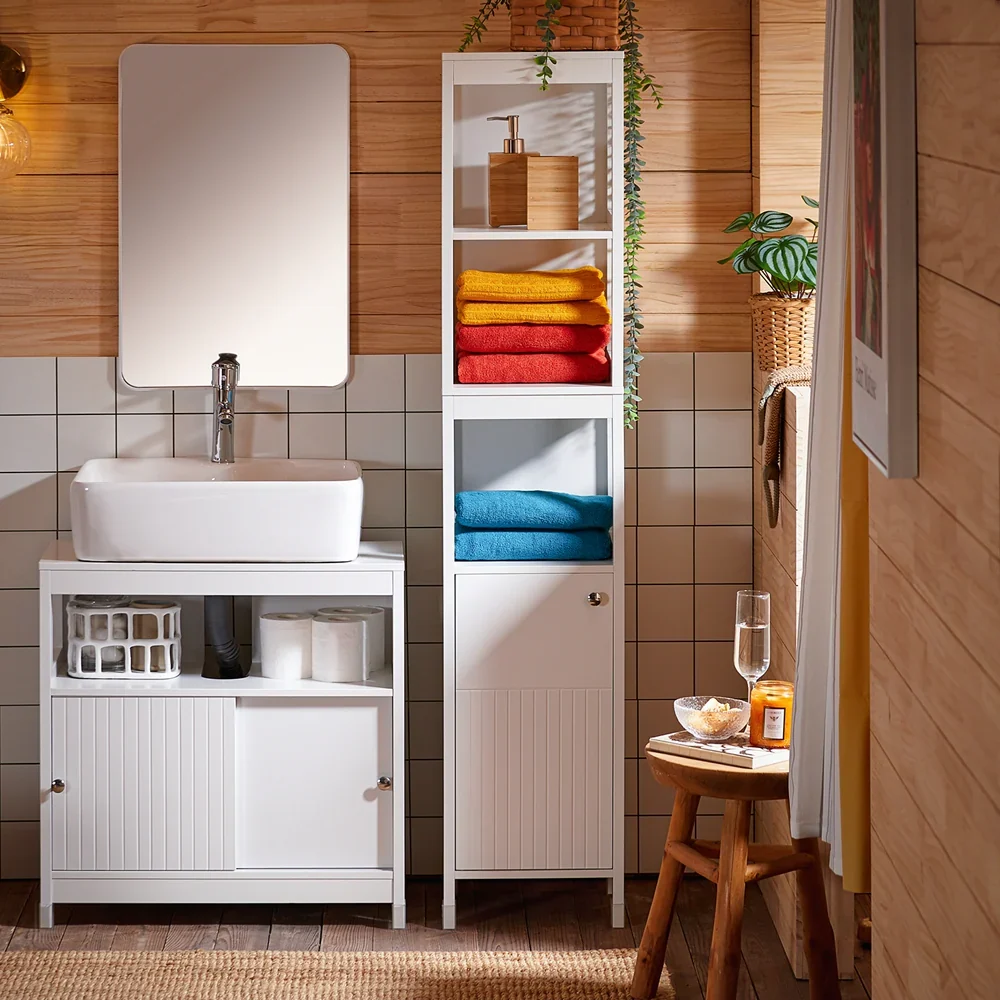 Organiser dit liv med vores elegante og funktionelle skab Mirror