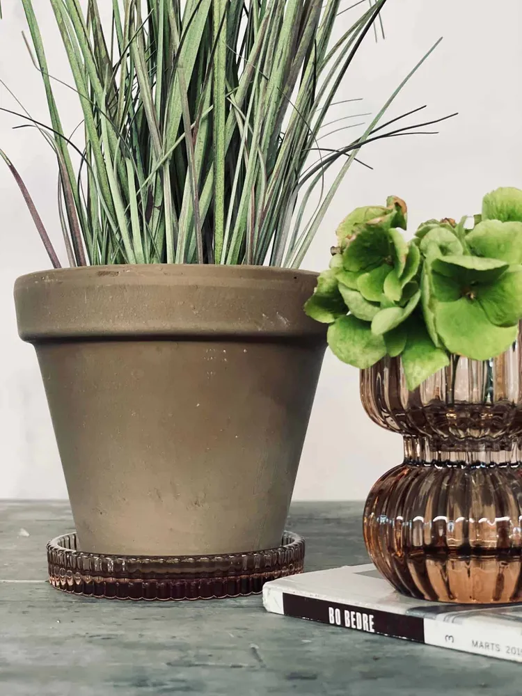Lysfad i rillet glas – Mocca / brown