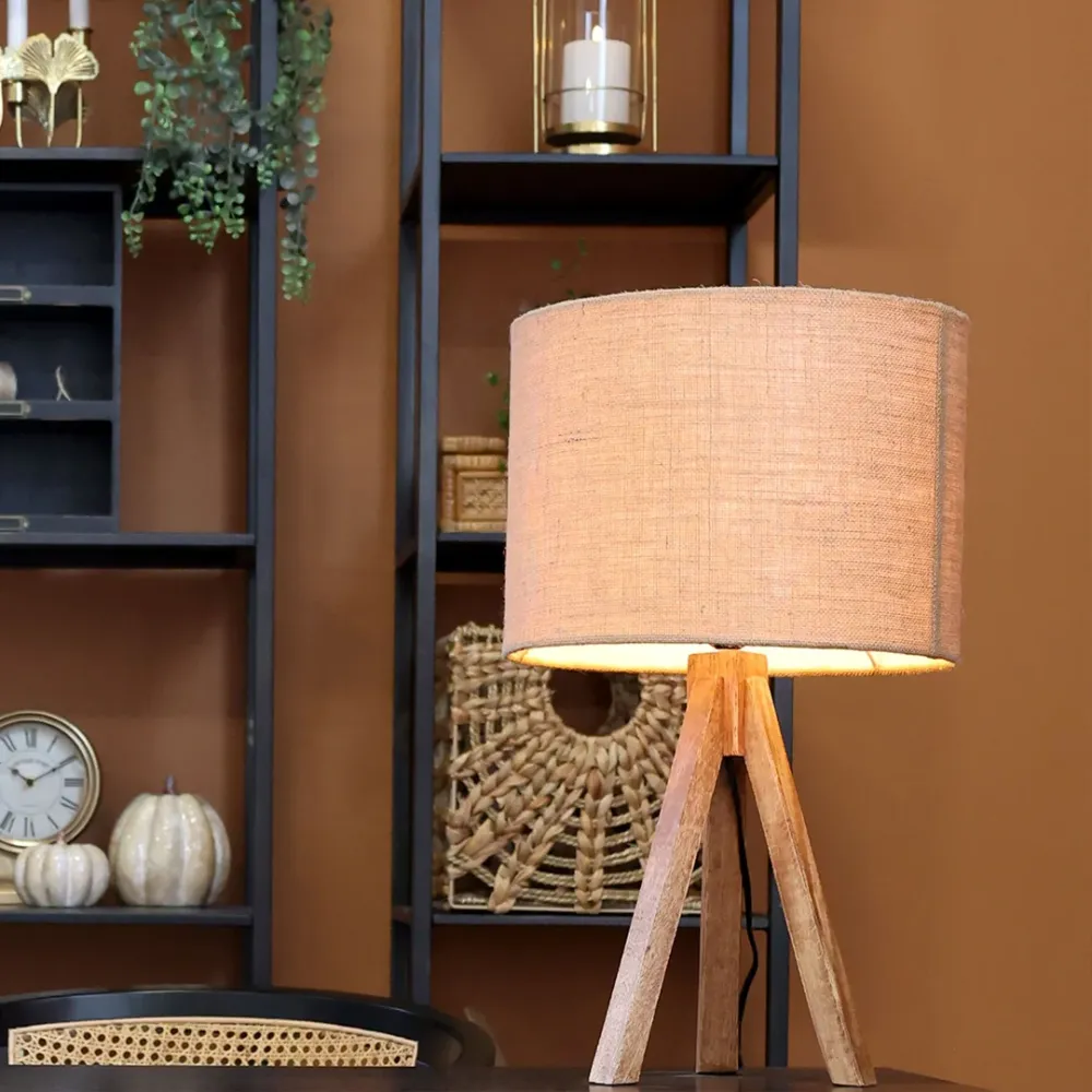 Chic Antique - Bordlampe med Træfod og Hørskærm – H55,5/Ø33 cm i Natur