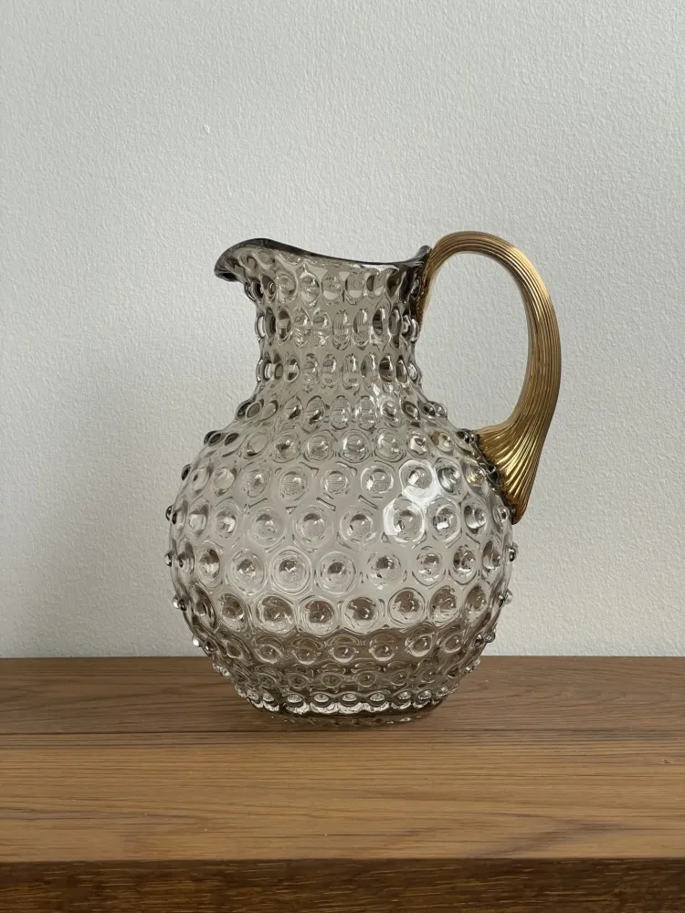 Anna von Lipa Paris Hobnail kande 2L med guldhåndtag, findes i flere farver.