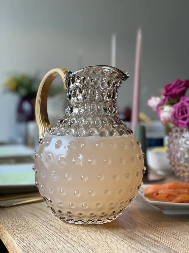 Anna von Lipa Paris Hobnail kande 2L med guldhåndtag, findes i flere farver.