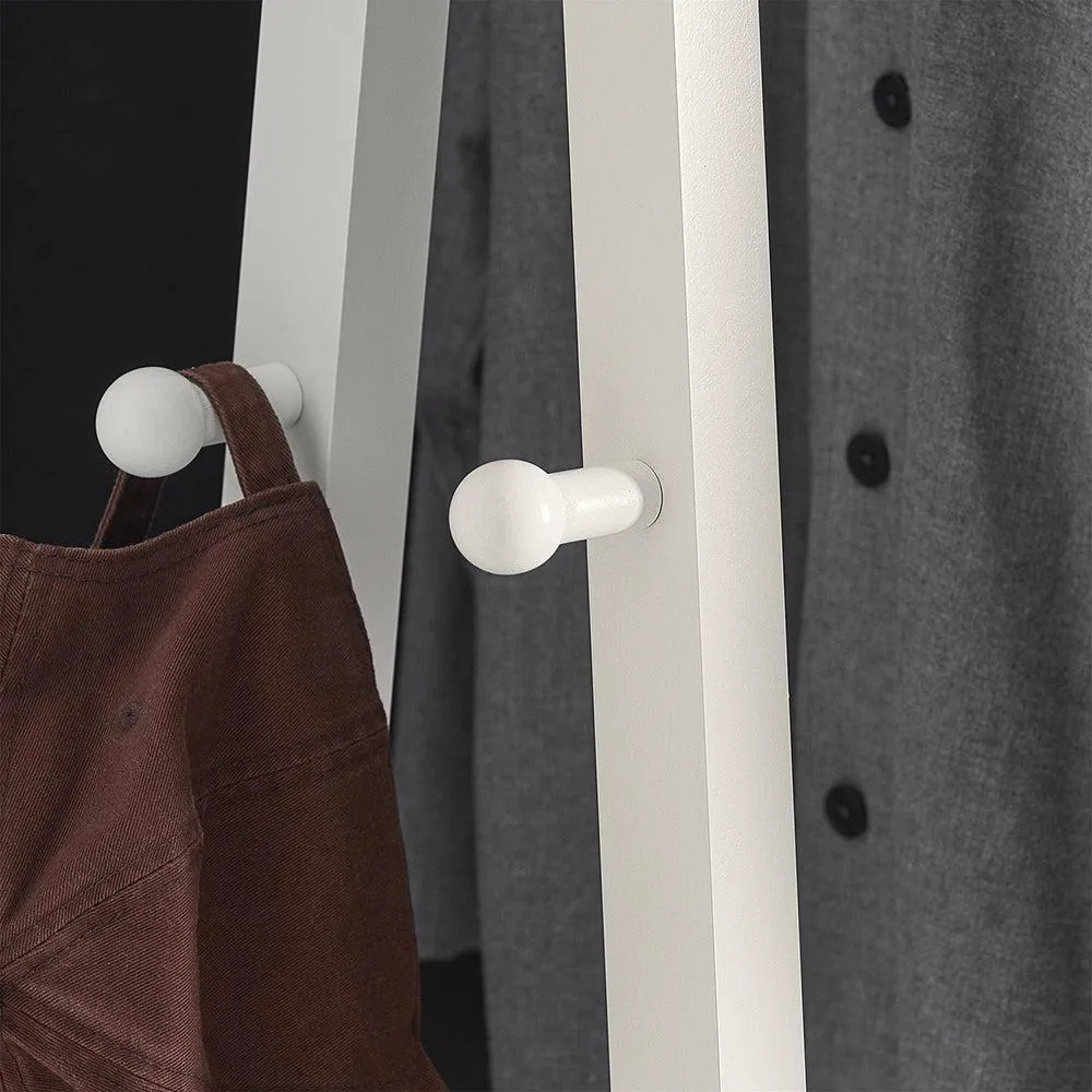 Trendy og stilren tøjstativ i smukt design, hvid