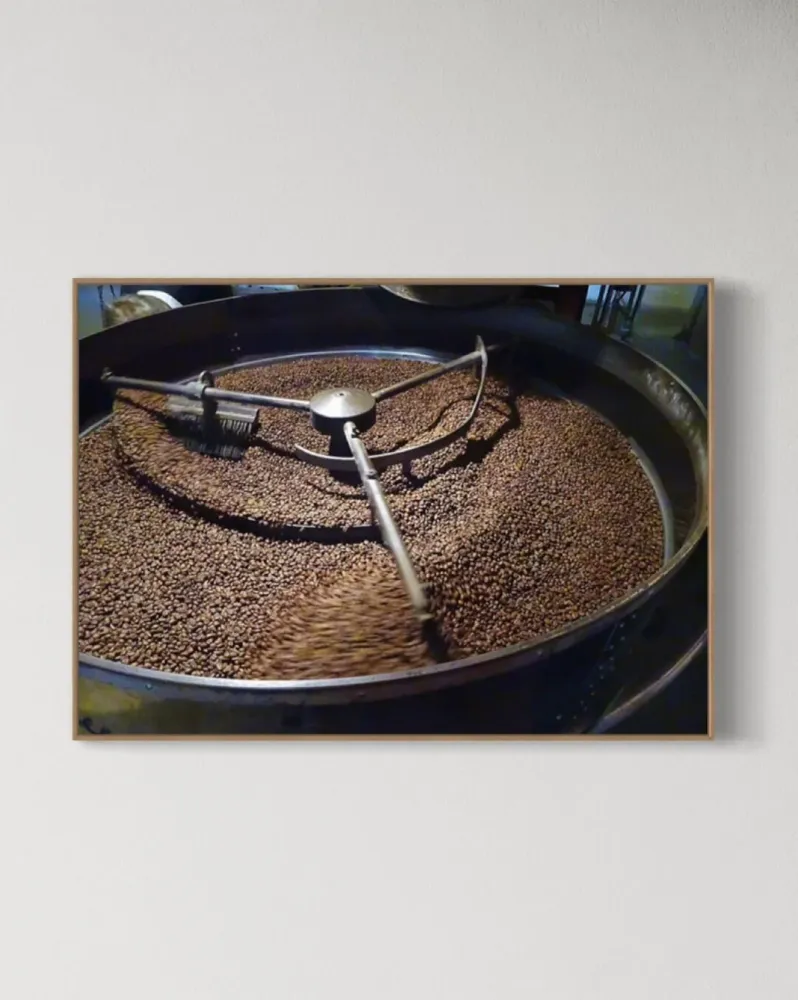 French Press Grinding coffee 13x18
