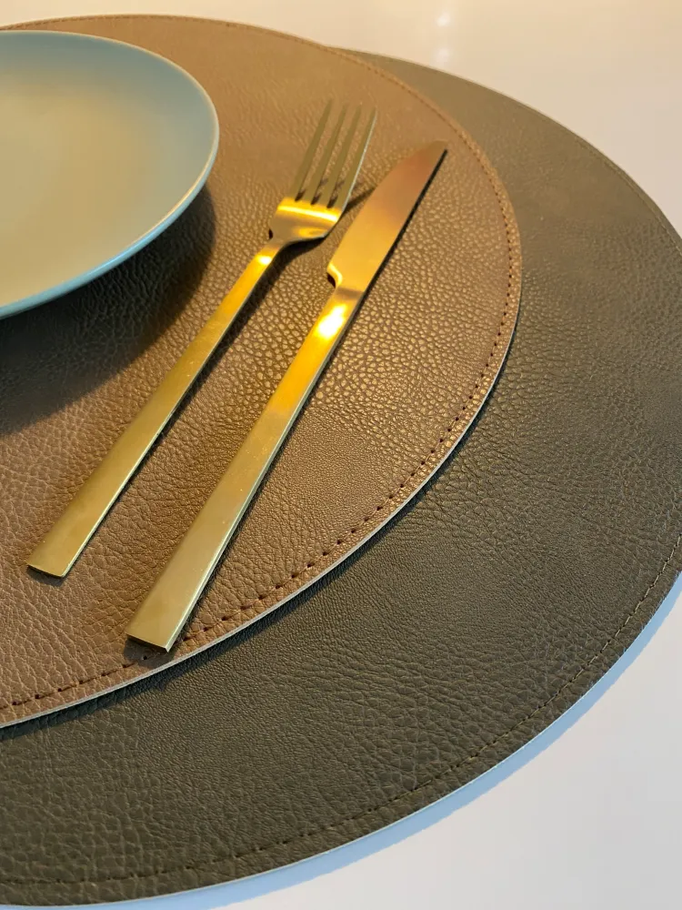 Dækkeserviet vendbar - PU Ø38 cm army/camel