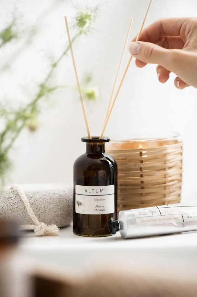Ib Laursen - Duftpinde ALTUM Meadow - Frugtagtig Duft m/Glasflaske