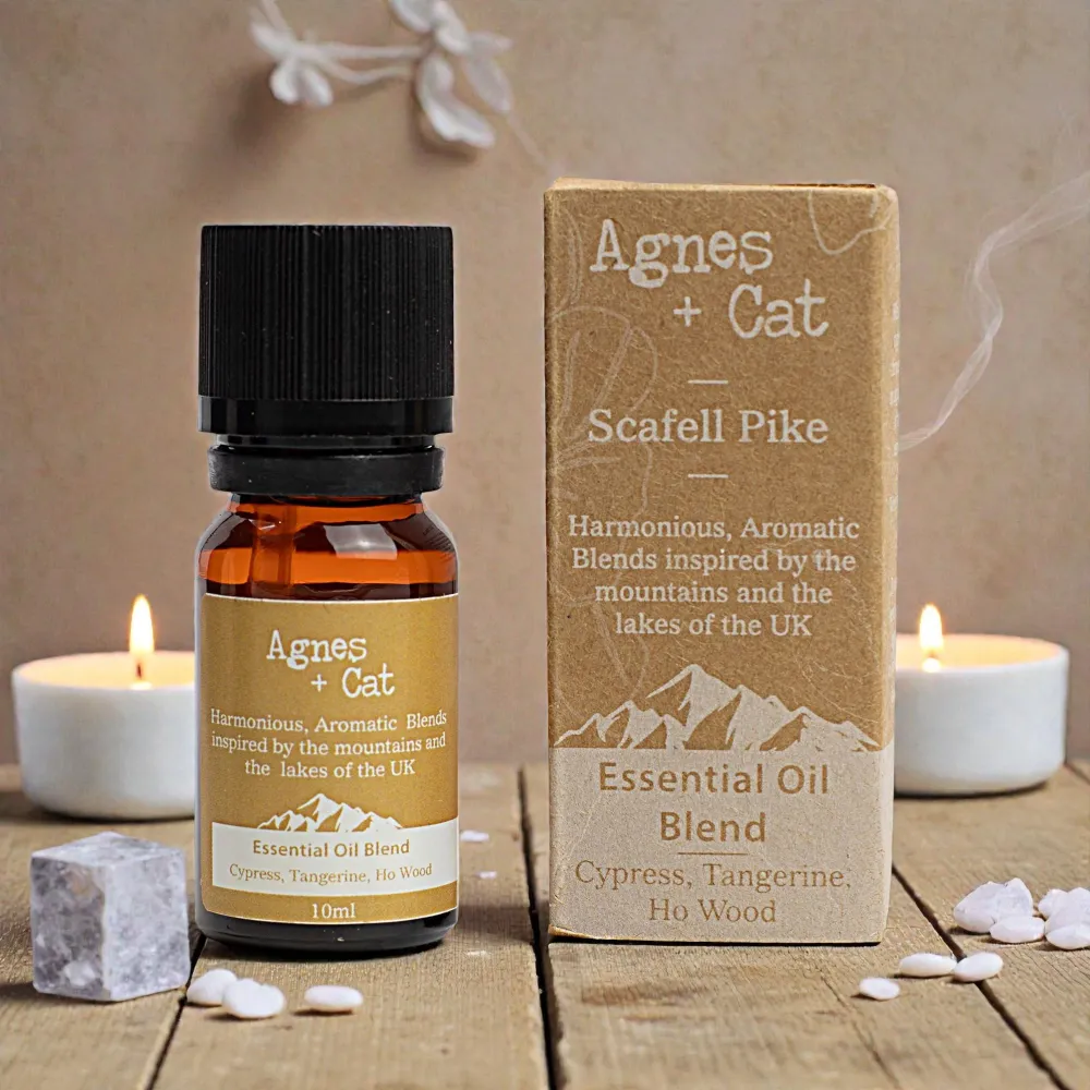 Agnes + Cat Æterisk Olieblanding – Scafell Pike – Cypres, Tangerin & Ho-træ