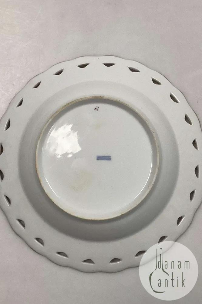 Royal Copenhagen Fuld Saksisk Blomst Dyb Tallerken med Gennembrudt Blondekant fra 1860-1890