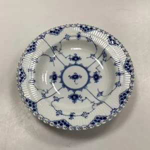 Royal Copenhagen Musselmalet Helblonde med gennembrudt kant Dyb Tallerken No 1/1078