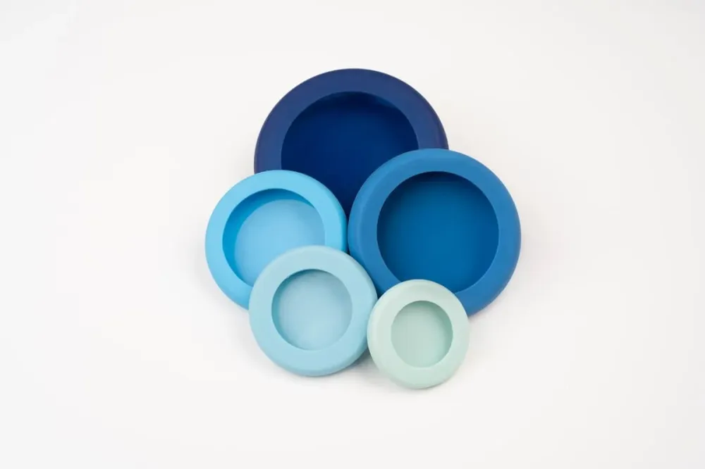 Sæt med fem genanvendelige Food Savers i silikone fra Food Huggers, Ice Cobalt