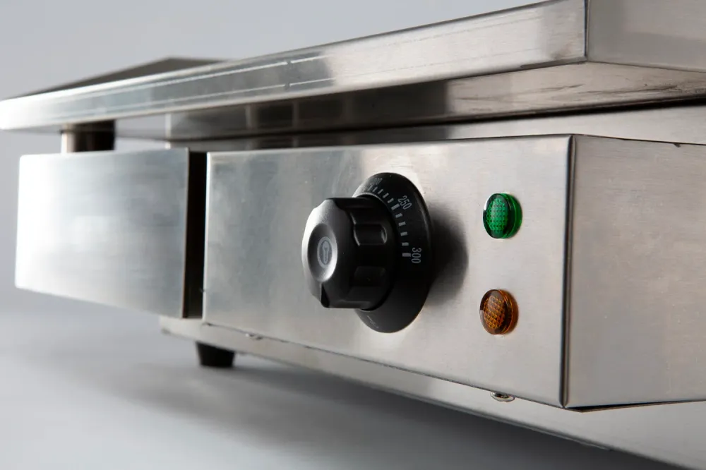 Electric fry top