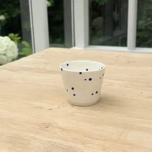 Ann-Louise Roman kaffeglas med små blå prikker