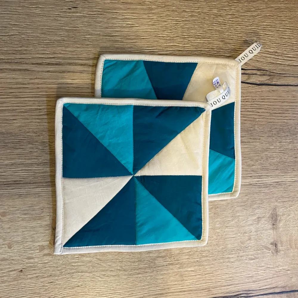 QUILTEDE PATCHWORK GRYDELAPPER - BLUE/CREME