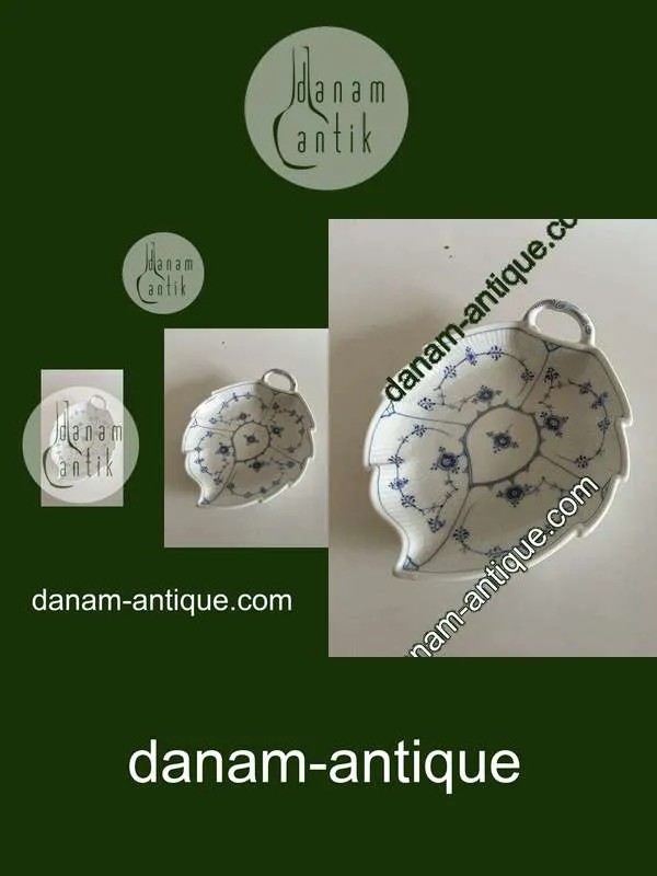 Royal Copenhagen Musselmalet Riflet Bladformet Kagefad No. 145