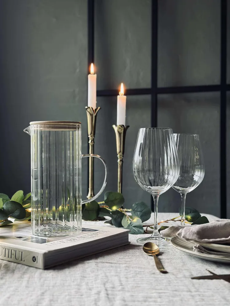 Glas kande med bambus låg