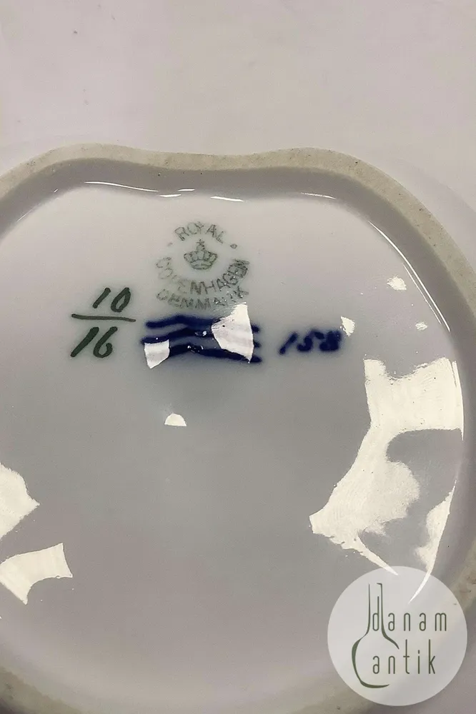Royal Copenhagen Art Nouveaeu Skål med natsvæmmer No 10/16