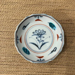 Lille tallerken med motiv af blade og blomster - 50%