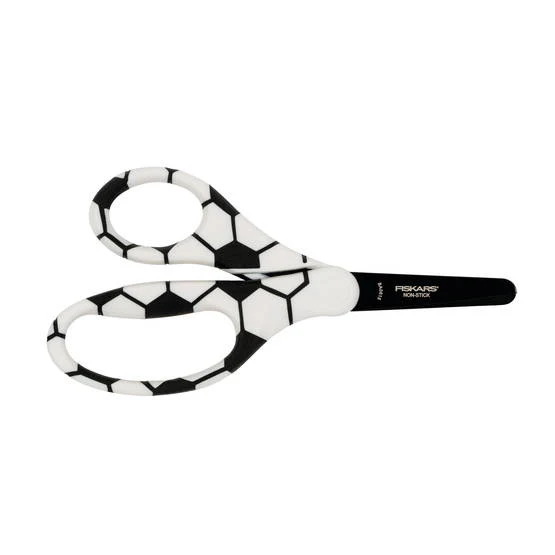 Certified Safe Fiskars - Børnesaks 6+ år fodbold