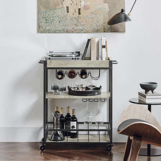 Køkkenvogn med flaskeholder og betongrå hylder, onyx