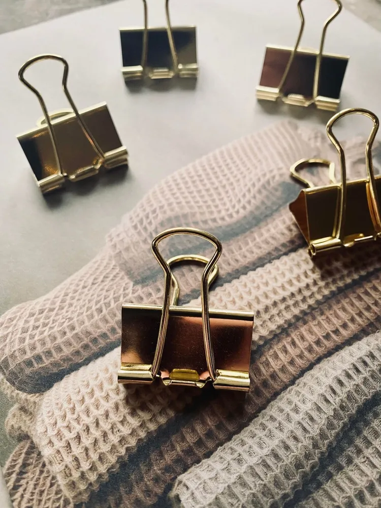 Pakke med 5 mellem guld klemmer