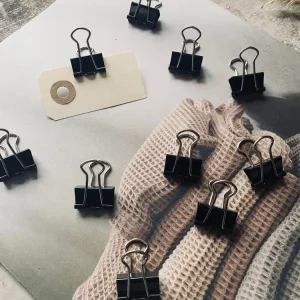 Pakke med 10 stk mini klemmer, sort