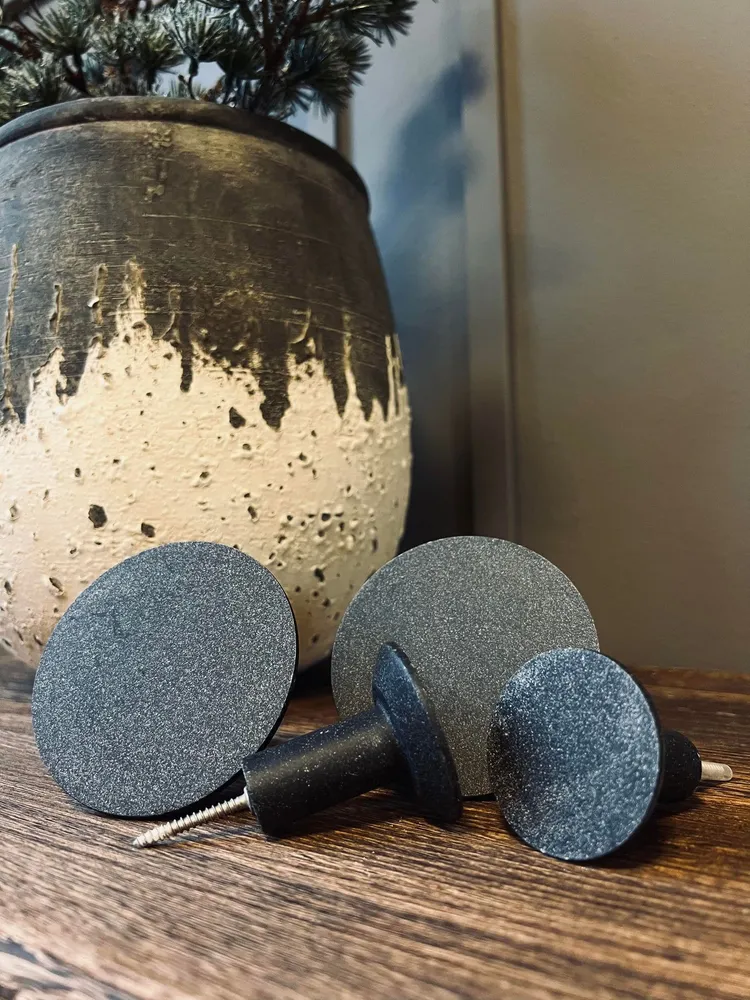 Knage med flad top i beton look - Sæt af 4 stk