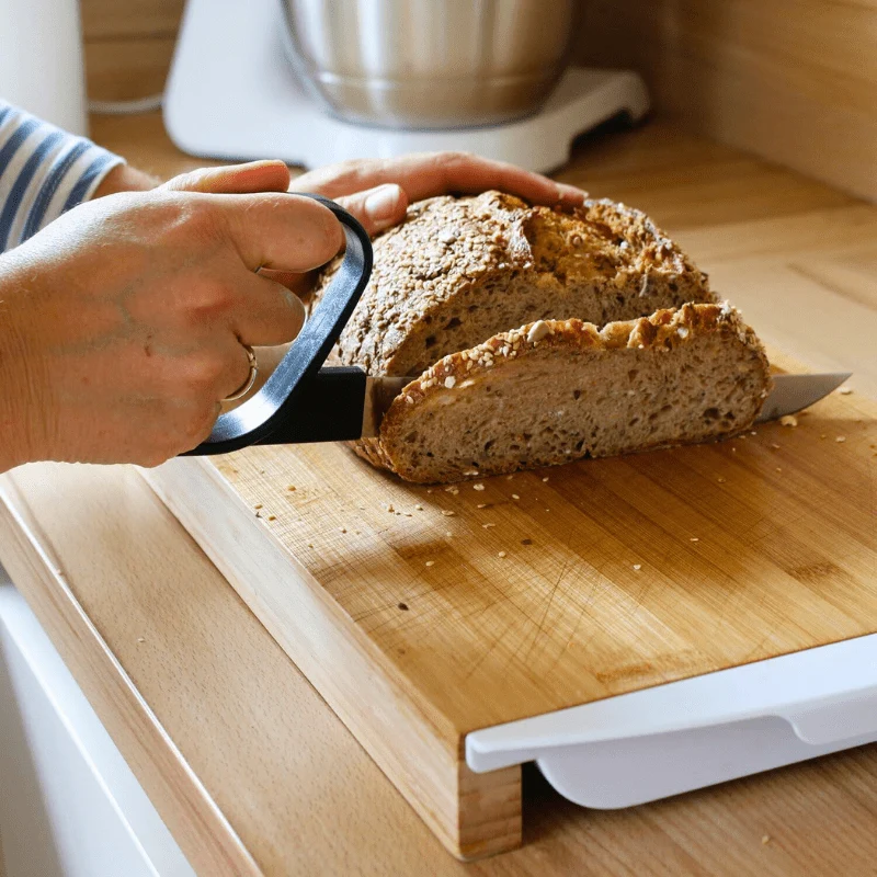 Brødkniv med lukket ergonomisk greb