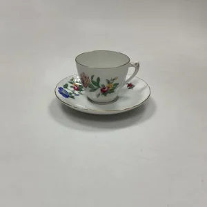 Bing og Grøndahl Saksisk Blomst, Hvid Kaffe-og underkop No. 108B