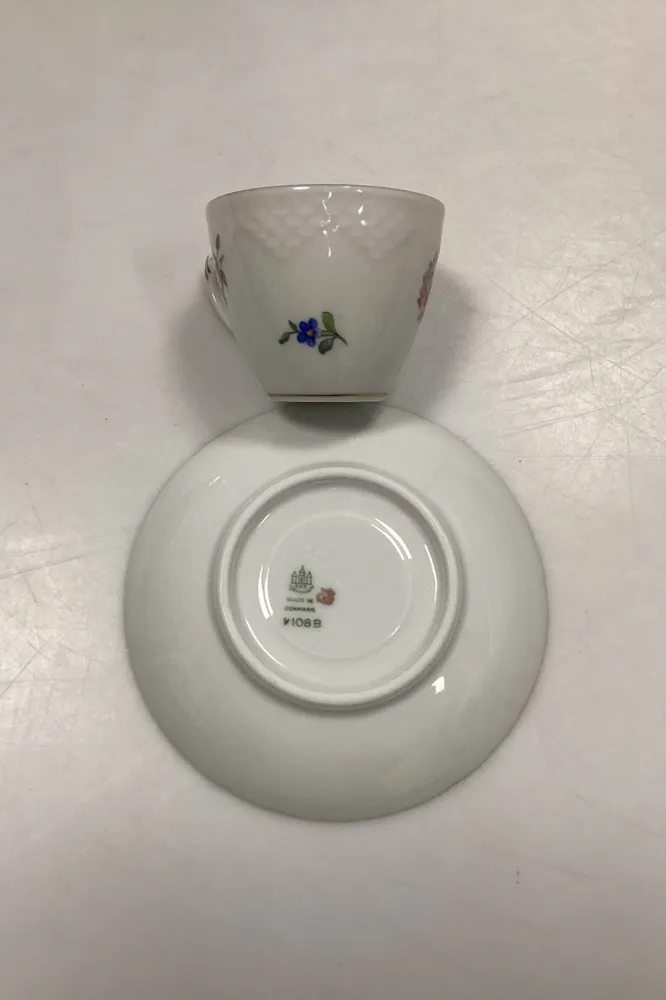 Bing og Grøndahl Saksisk Blomst, Hvid Kaffe-og underkop No. 108B
