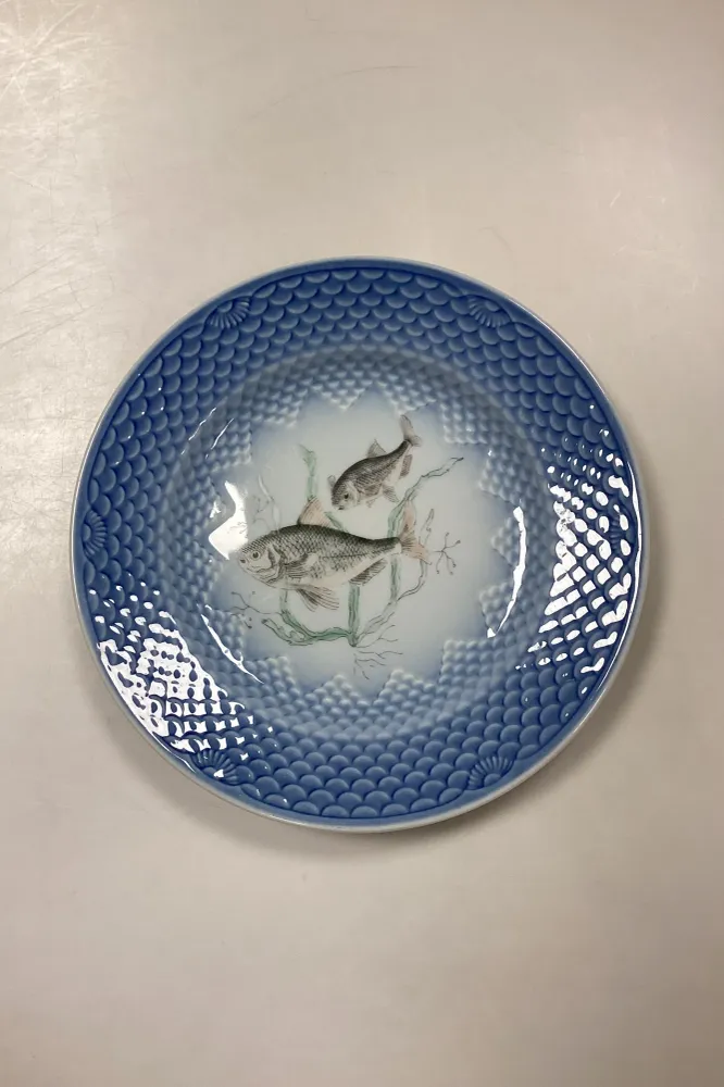 Bing og Grøndahl Blå Tone Fisketallerken Motiv 12 Brasen No. 716 - SKÅRET/SLIDT