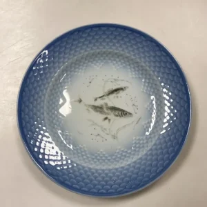 Bing og Grøndahl Blå Tone Fisketallerken Motiv 1 Sild No. 716 - SKÅRET/SLIDT
