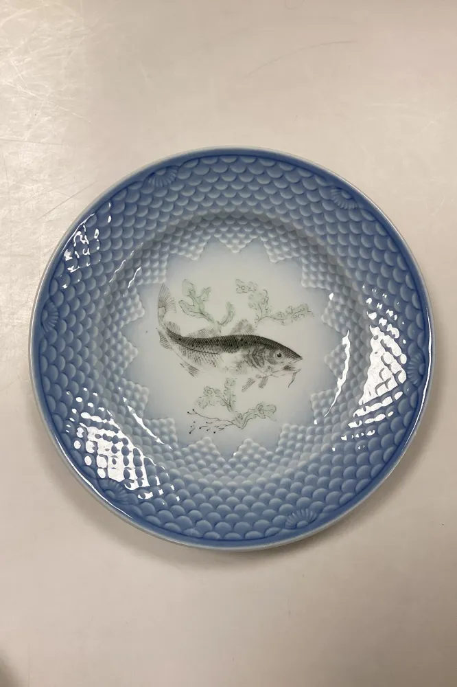Bing og Grøndahl Blå Tone Fisketallerken Motiv 6 Torsk No. 716 - SKÅRET/SLIDT