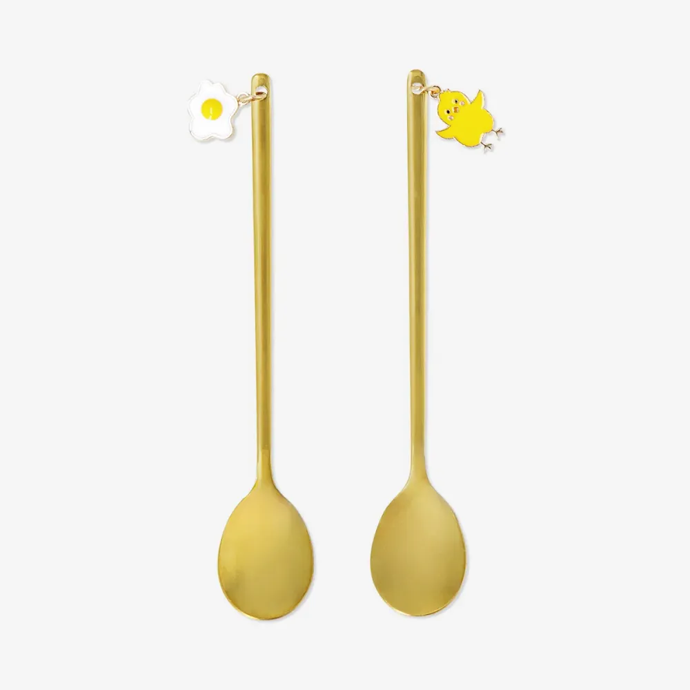 Dessertskeer i guld med charms af kylling og spejlæg - 2 stk.
