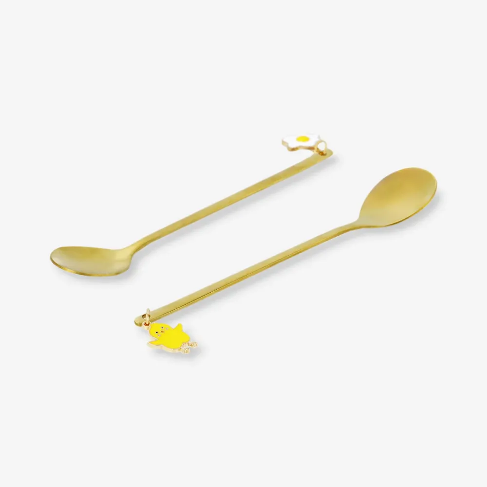 Dessertskeer i guld med charms af kylling og spejlæg - 2 stk.