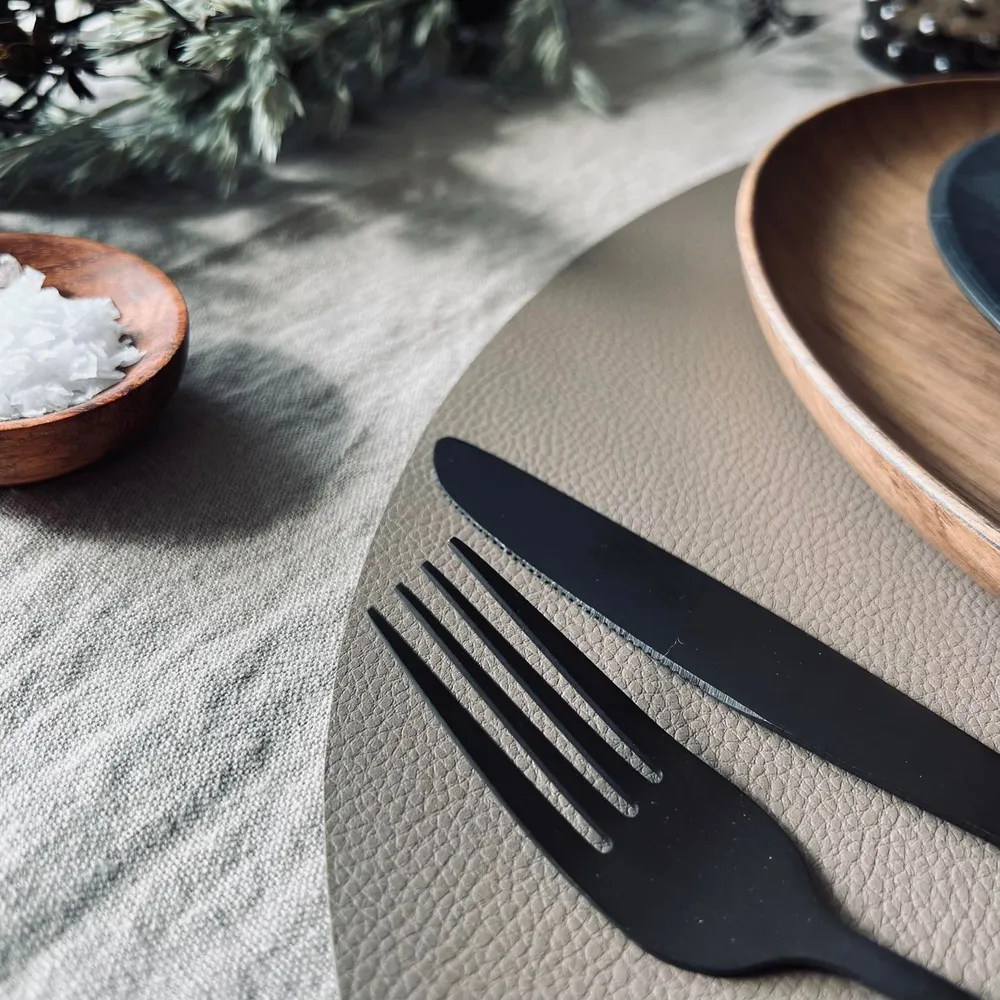 Dækkeserviet - Vendbar Taupe / Sort - Oval