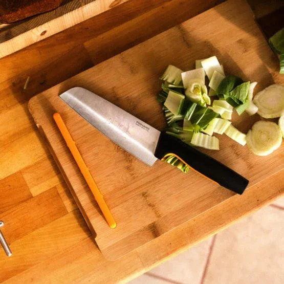 FISKARS FUNCTIONAL FORM SANTOKU KNIV 17 CM