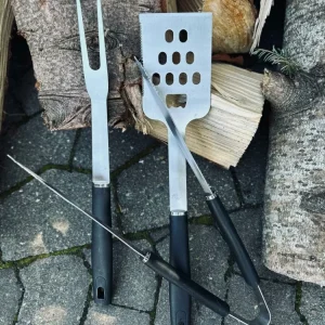 Grillredskaber med sort skaft – Sæt med 3 dele