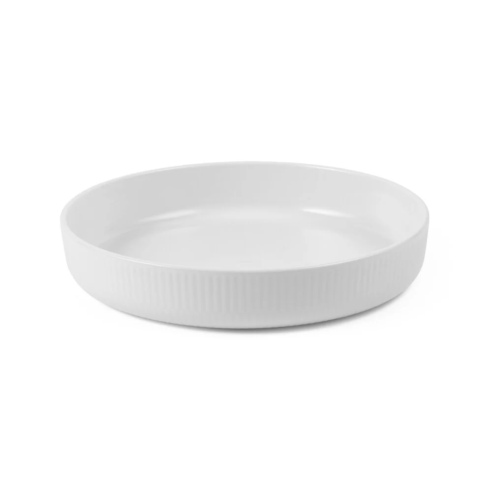 Hvid Riflet rundt ovnfast fad - Ø27 cm.