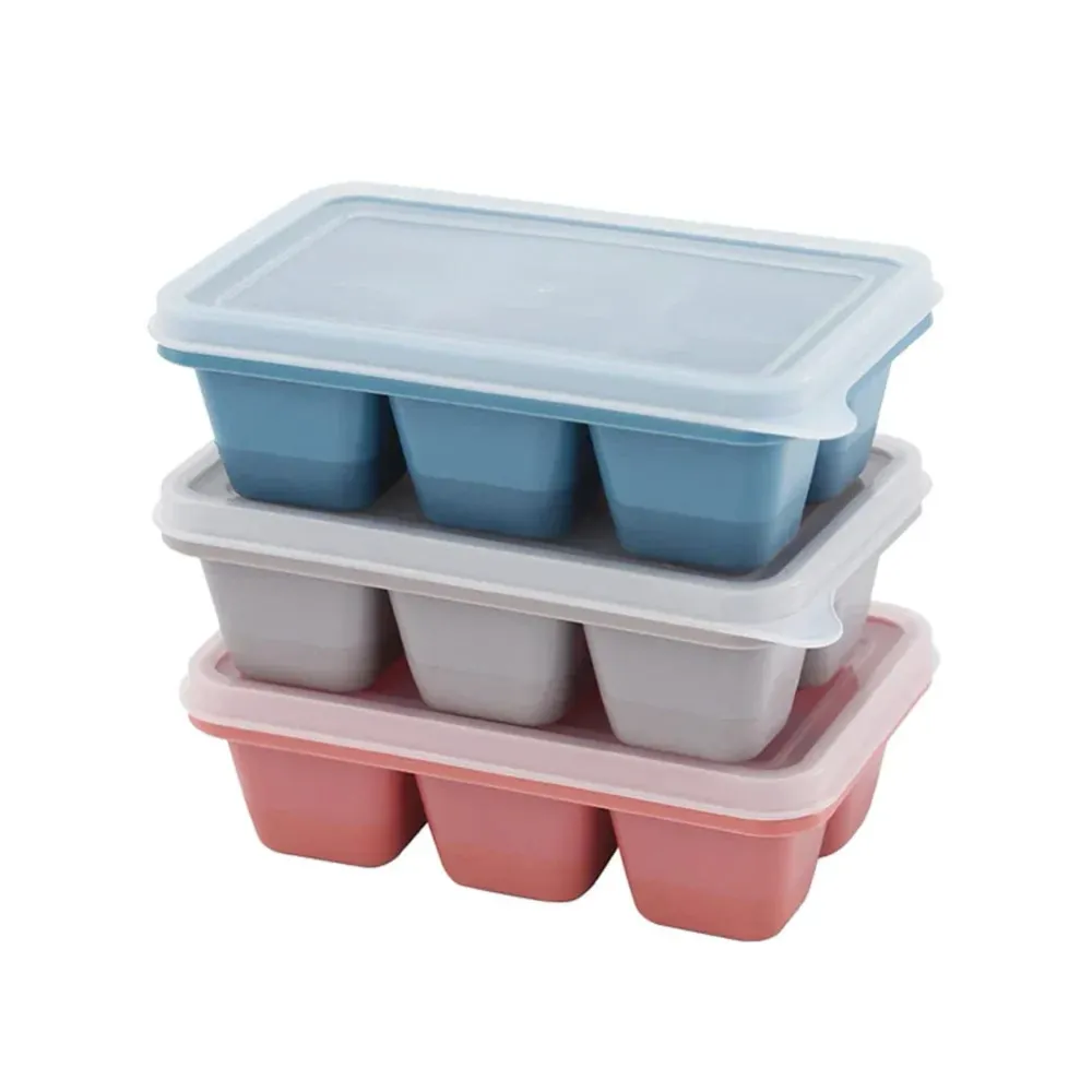 3 isterningebakker i plast med 6 rum og låg