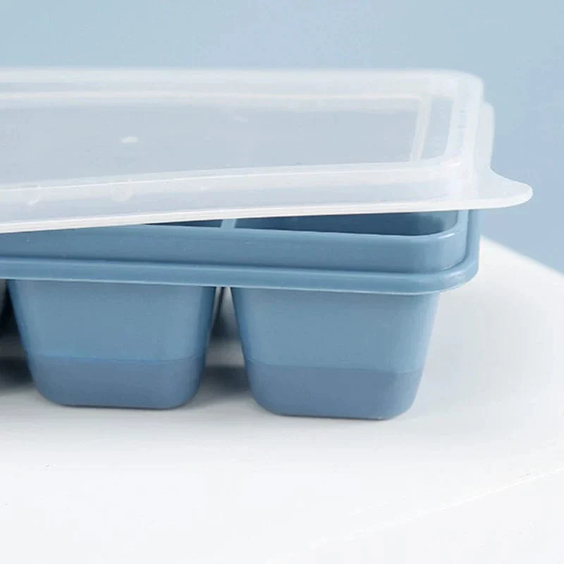 3 isterningebakker i plast med 6 rum og låg