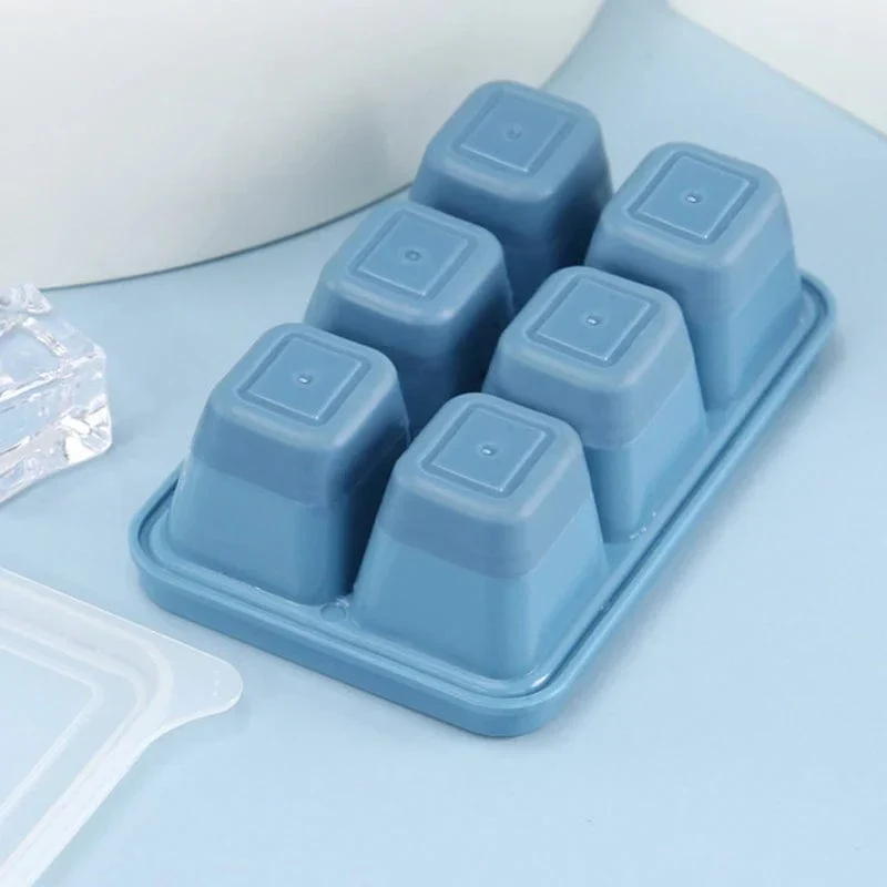 3 isterningebakker i plast med 6 rum og låg