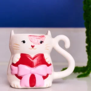 Katten holder et hjerte krus - 320 ml
