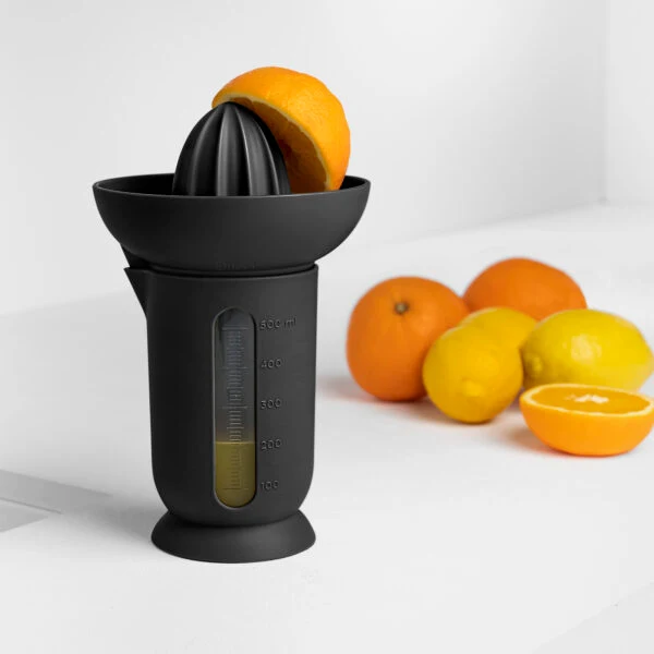 Målekande 0,5 Liter, med citruspresser, sort