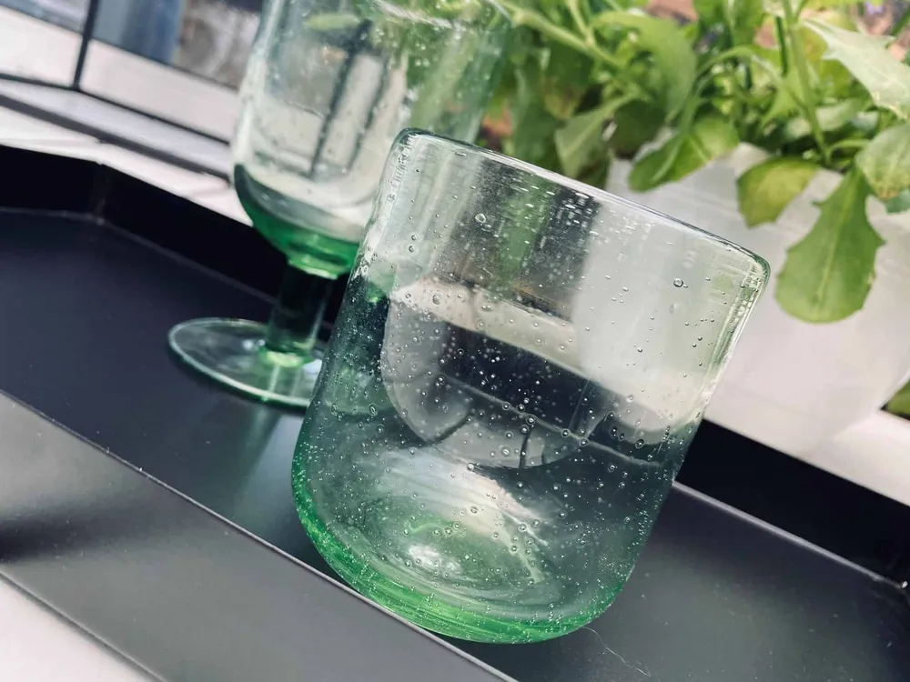 Mundblæst vandglas med bobler – Farve GREEN