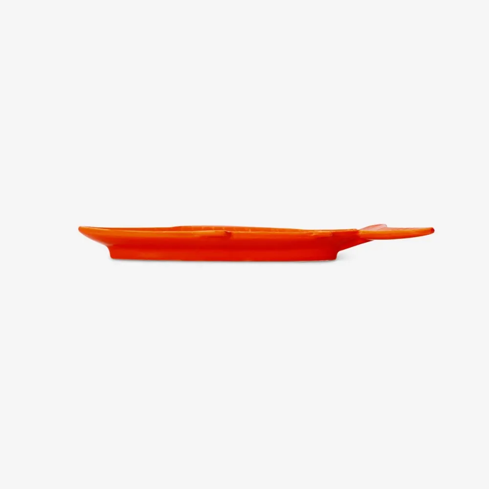 Orange serveringstallerken med fisk - 26 cm